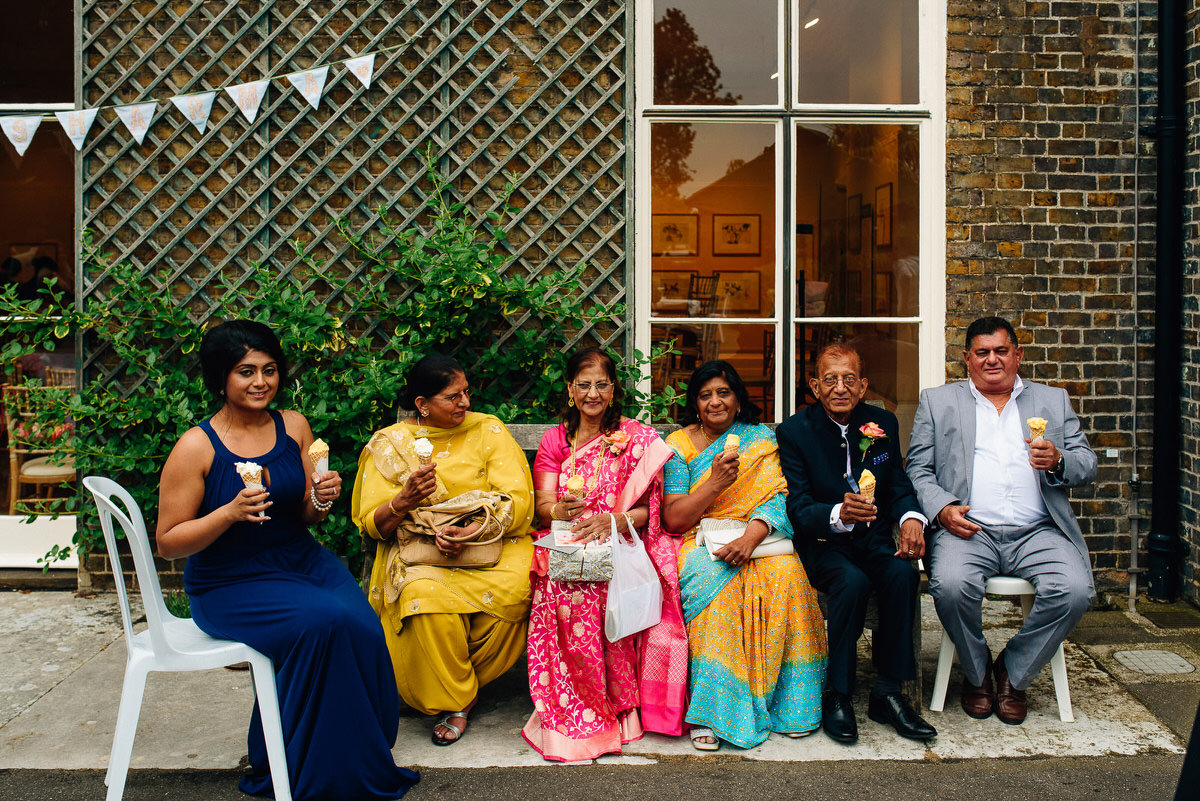 documentary wedding at Kew Gardens